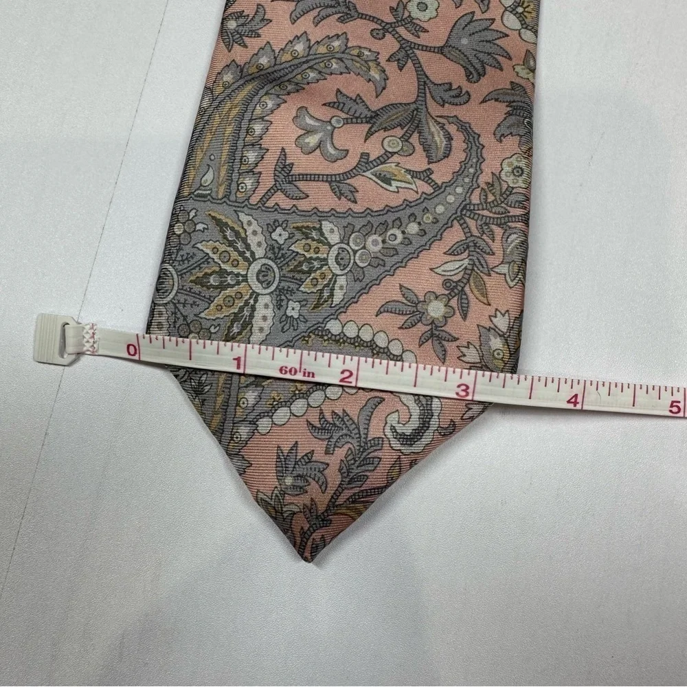 LIBERTY OF LONDON Pink Paisley Silk Tie